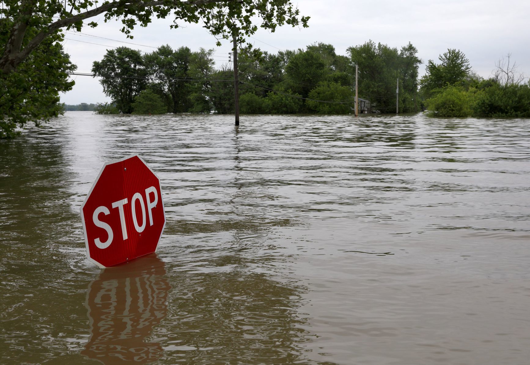 Mississippi River floodwater crests around St. Louis
